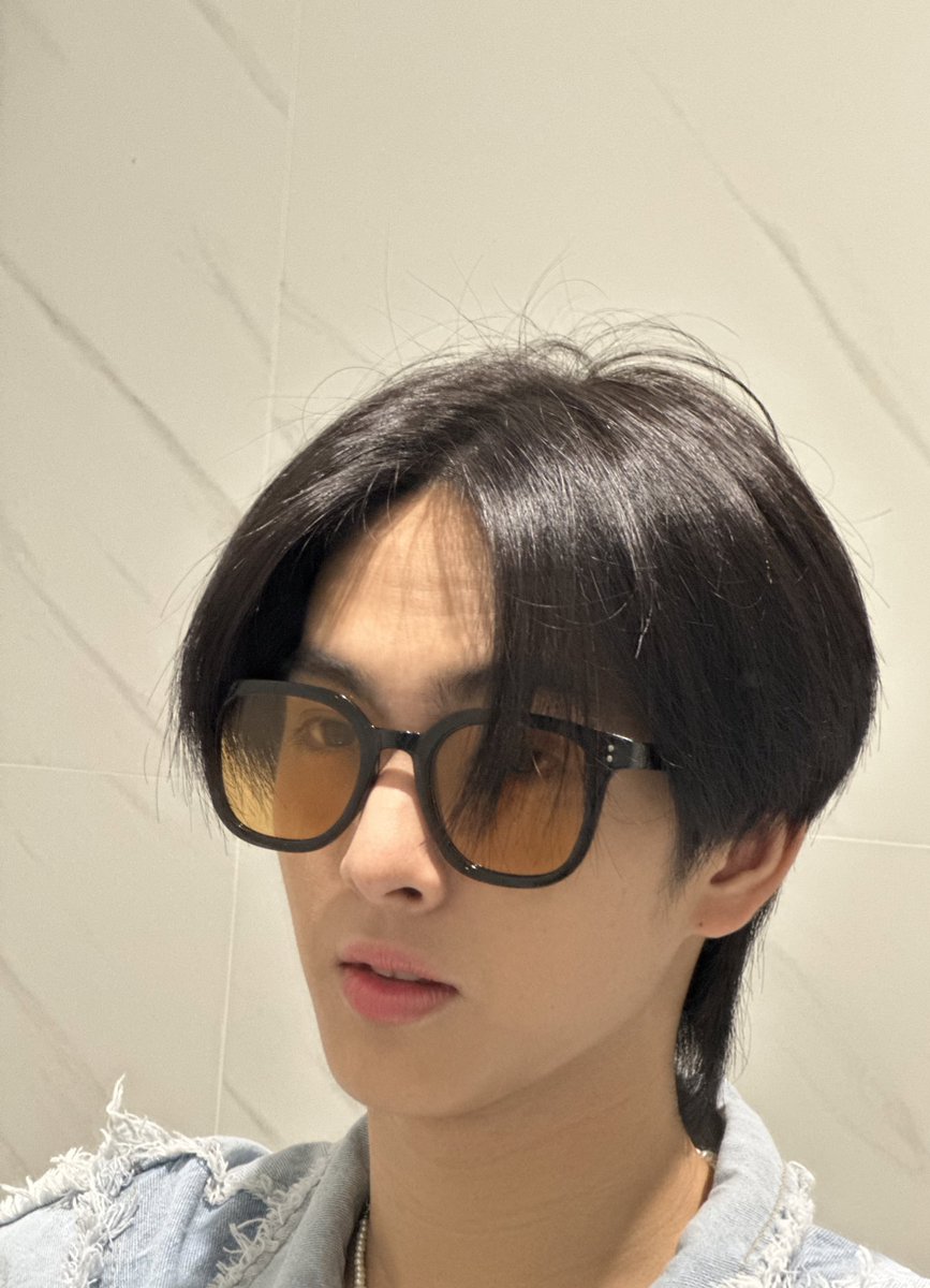 cucopper11's tweet photo. ใส่แแว่นเพราะไม่อยากมองกล้องอยากมองเธอมากกว่า 🤓 https://t.co/E0elqcWIkG