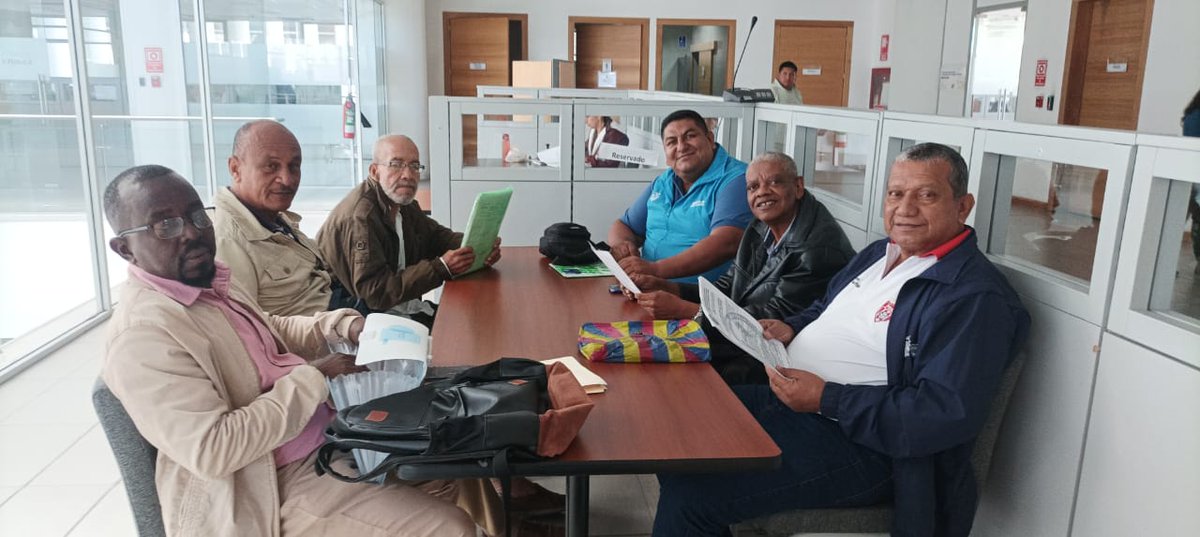 OSUNTRAMSAMSP's tweet photo. ¡Energía y colaboración en acción! 👥🛤️ Nos complace compartir que nuestros dedicados compañeros de Esmeraldas están trabajando codo a codo junto a OSUNTRAMSA para revisar los procesos de Cambio de Reclasificación y Denominación de la zona 1. 💼🔍#OSUNTRAMSA https://t.co/Ape73z1M8e