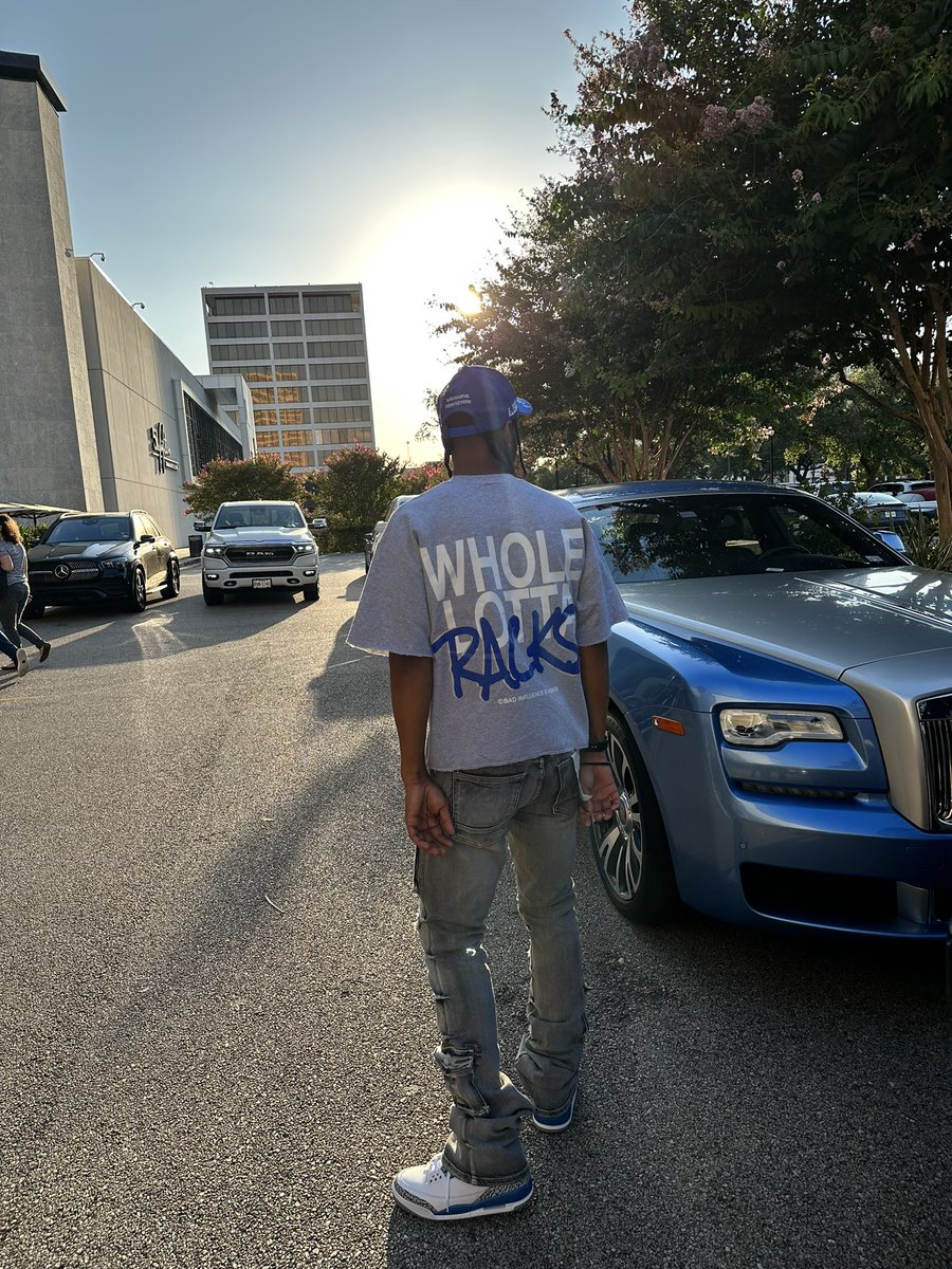 Famous_Cody's tweet photo. Yeaaaa I get higher than ever 🤯🍃I get flyer than ever🦇 🏧#trending #viral #explorepage https://t.co/FBL3inGdcf