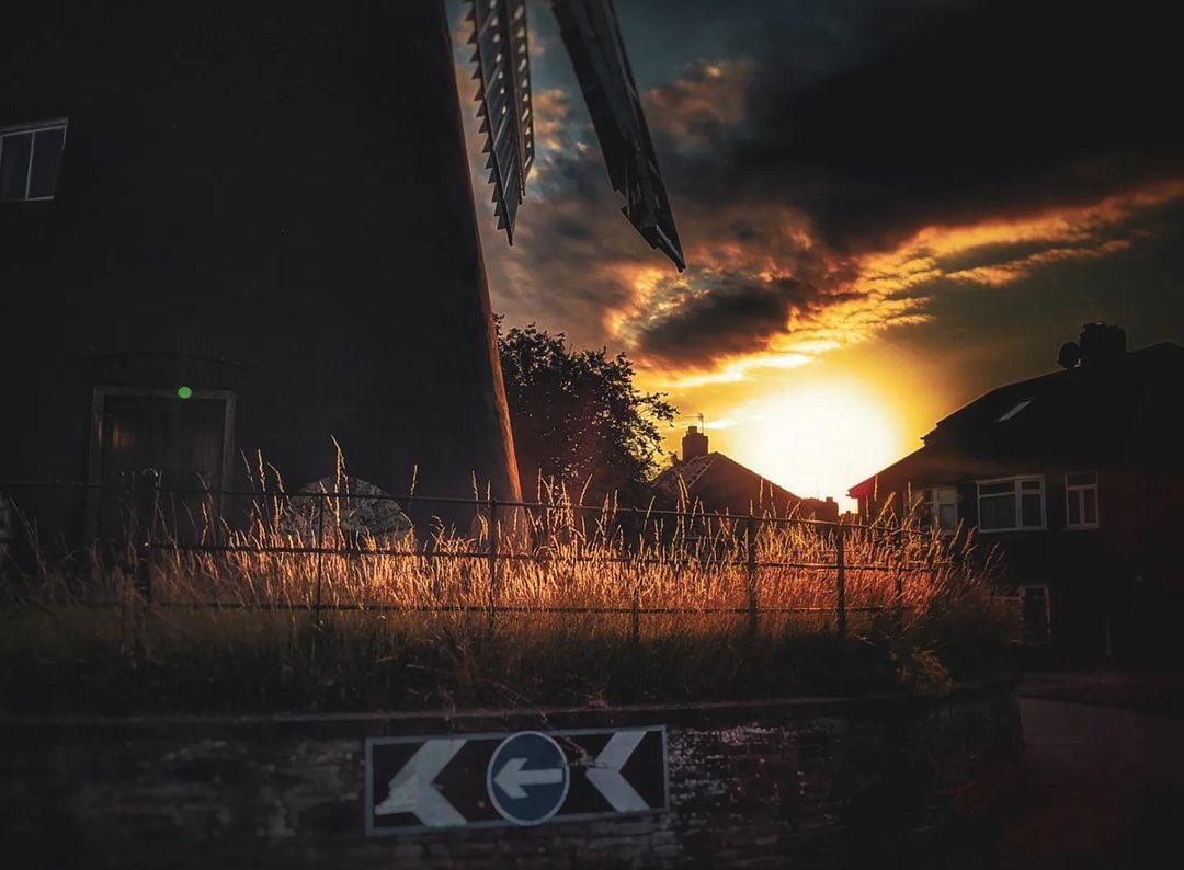 HolgateWindmill's tweet photo. What an amazing photo. Thank you to @the_flat_capped_photographer for letting us share it. #holgatewindmill #holgate #yorkwindmill #tradcornmillersguild #windmill #windmills #windmillsofinstagram https://t.co/HC16xXSycU
