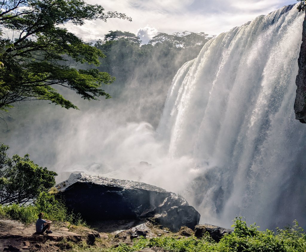 Mwashibukeni mukwai.

Bemba regard #Chishimba Falls in #Zambia🇿🇲 as a sacred place of power.

I sat in awe. No-one who visits can mistake such majesty.

On this special day of Ukusefya Pa Ng'wena, congratulations Paramount Chief Chitimukulu for 10 years on throne.

Lesa musuma.🙏🏽