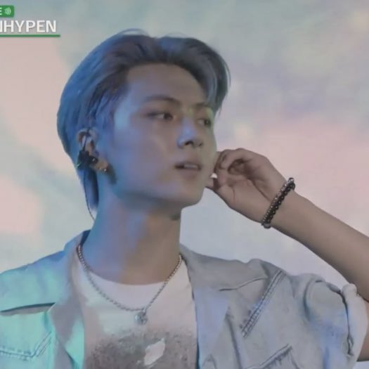 mainlyjay's tweet photo. exposed forehead and undercut silver-haired jay 🥹 https://t.co/F0HTTJ8Hoh