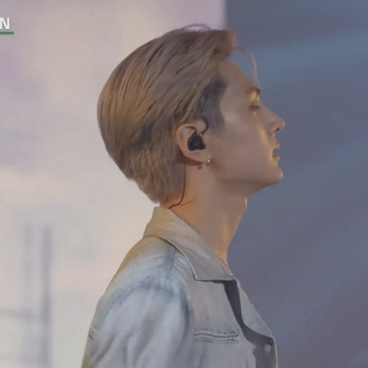 mainlyjay's tweet photo. exposed forehead and undercut silver-haired jay 🥹 https://t.co/F0HTTJ8Hoh