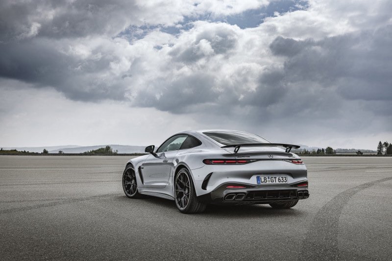 motorizedCH's tweet photo. Der neue AMG GT ist da! Das V8-Coupé verfügt neu über Allradantrieb und 2+2Sitze 💥
#amg #amggt #v8 #coupe #mercedes #mercedesamg #4matic #sl #amgsl https://t.co/BBDqBT7H7I