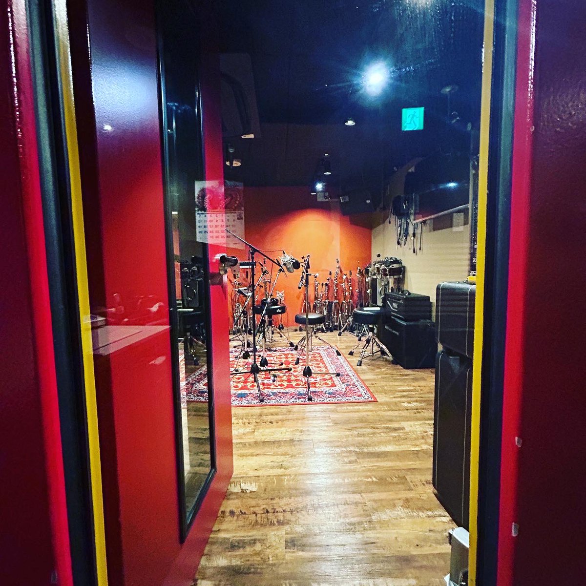 haramaru_shogin's tweet photo. 本日はこちら。渋谷ONE HEART MUSICで弾き語りREC。
昨日に続きボーカルにはM149、アコギはC451をステレオで録音。
#recordingengineers
#recordingvocals
#oneheartmusic https://t.co/2R44Ovto5F