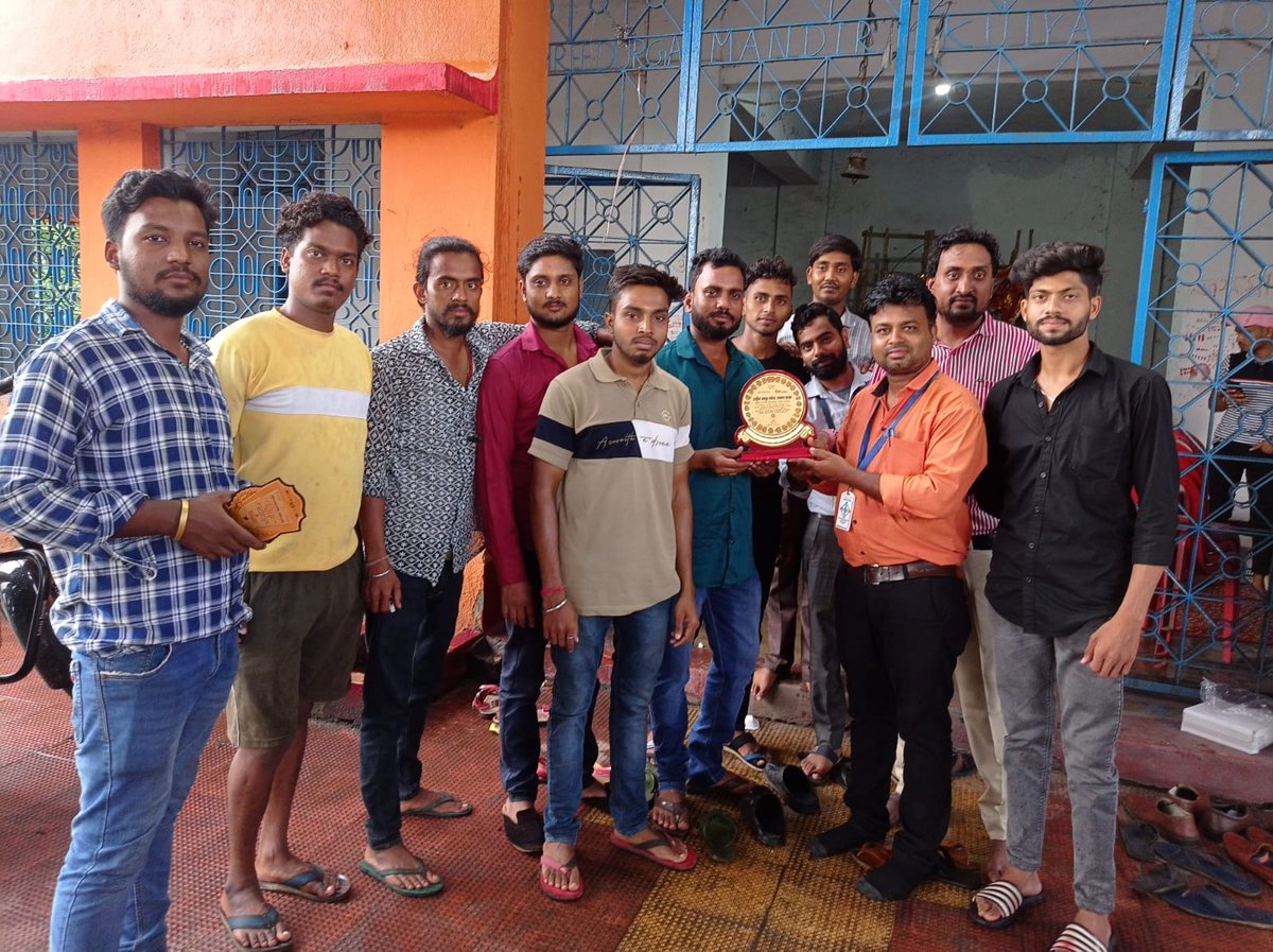FShonit's tweet photo. #Humanityhelpinghands, Dhanbad has organized a #BloodDonationCamp on 18th August 2023 in association with #asiandwarkadasjalansuperspecialityhospitalbloodcentre powered by @FShonit .
25 units of blood were collected from the camp.
#donateblood
#savelives https://t.co/37I9jcN6oq