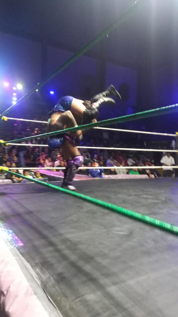 LaTijeraLucha's tweet photo. Fenomenal cuadrangular por los #Campeonatos #NWAMéxico en la #ArenaNeza, donde retienen los campeonato #LosGolpeadores al dar cuenta de #LosCerebrosNegros, previamente habían quedado eliminados #DickAngelo3G y #Legendario, al igual que el #DiosDelInframundo y #AeroStar... https://t.co/BEPbKX7d5b