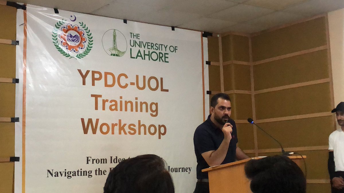 azkthr's tweet image. #UOLxAUST workshop #FromIdeatoImpact. 
Mr. Muhammad Ahsan delivered an insightful session on an entrepreneur’s journey.