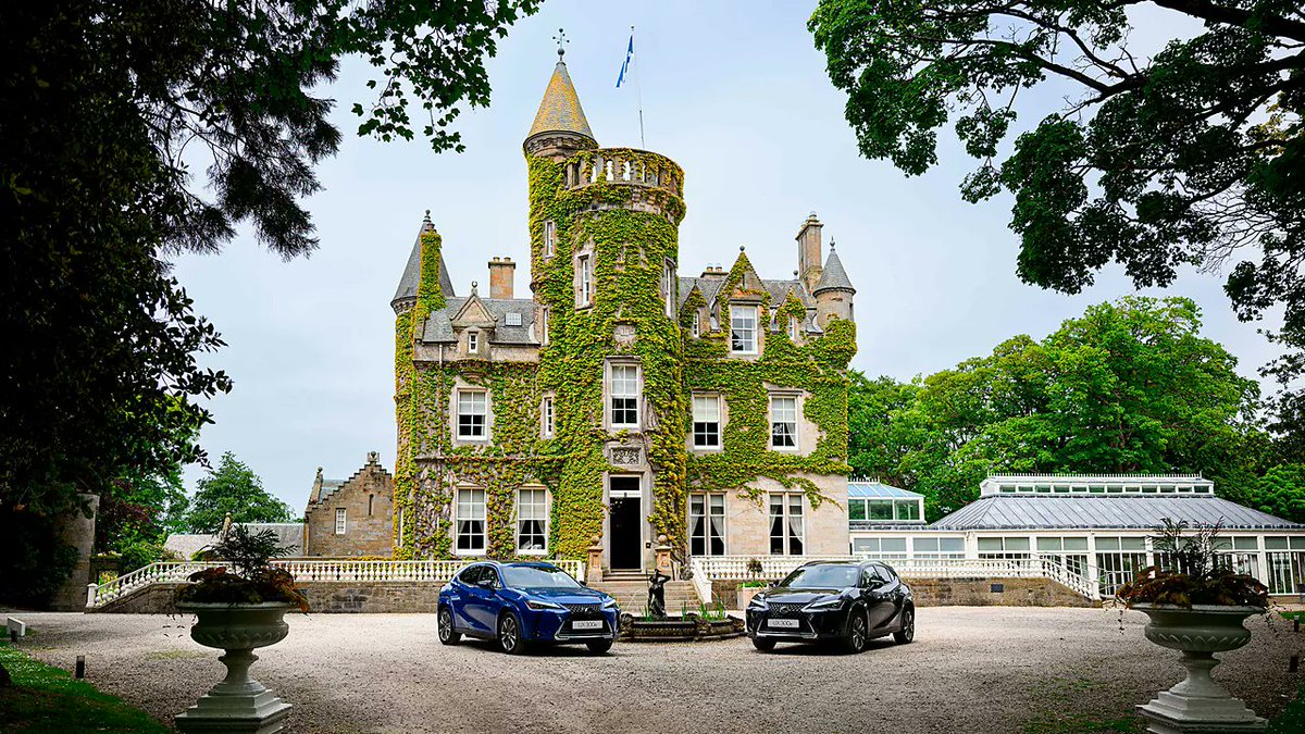 Novedades en dirección y suspensión en el nuevo #LexusUX 300e, para potenciar la experiencia ‘#LexusElectrified’ | La novedad más notable de este #Lexus es el nuevo sistema de batería, que incrementa la autonomía más de un 40 %, hasta los 450 km. lexusauto.es/estilolexus/ma…