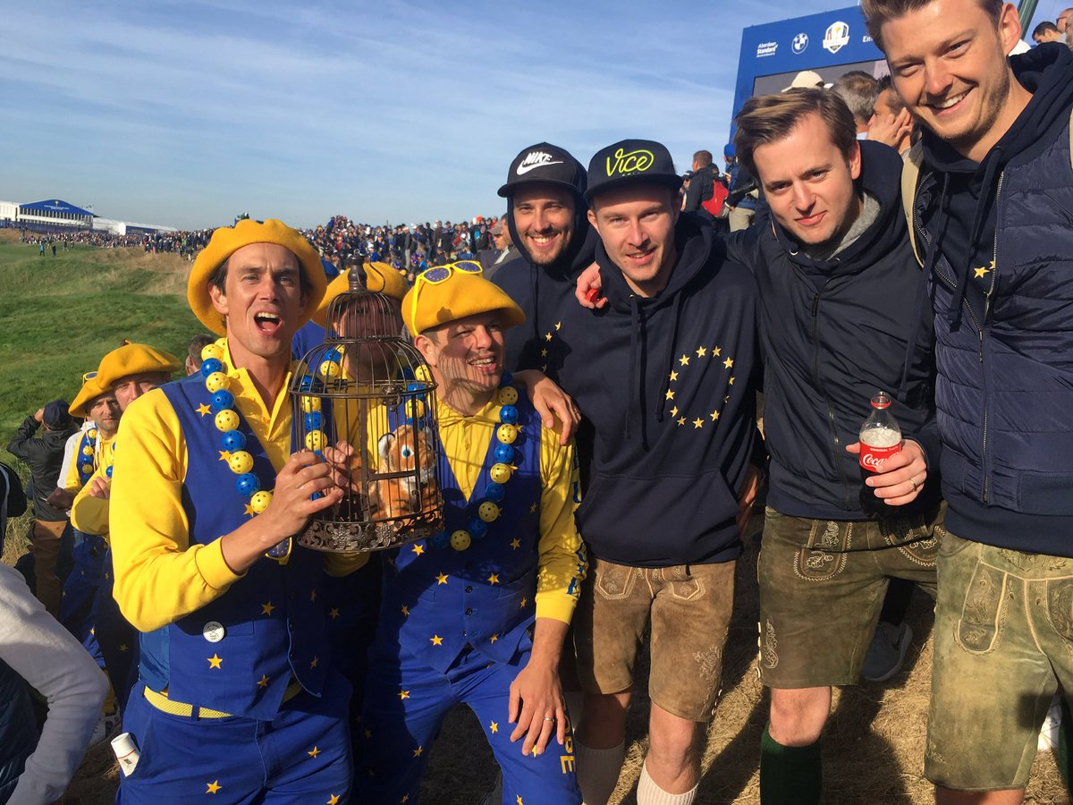 Counting Down: 41 days to @rydercup    #ryderphotos  Paris: we were loving these @RyderCupEurope fans from Germany with a Tiger in a cage 🤣👍👌 they started a Mexican wave from the green to the tee! 👏🏼 loved it all. #itsComingRome