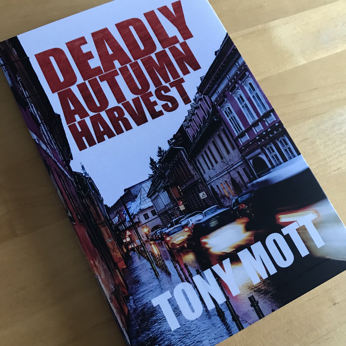 SATURDAY DRAW - Win a Romanian crime novel - Deadly Autumn Harvest from <a href="/tonymott_/">tony mott</a> is up for grabs here: facebook.com/CrimeFictionLo…
via <a href="/CorylusB/">Corylus Books</a>
