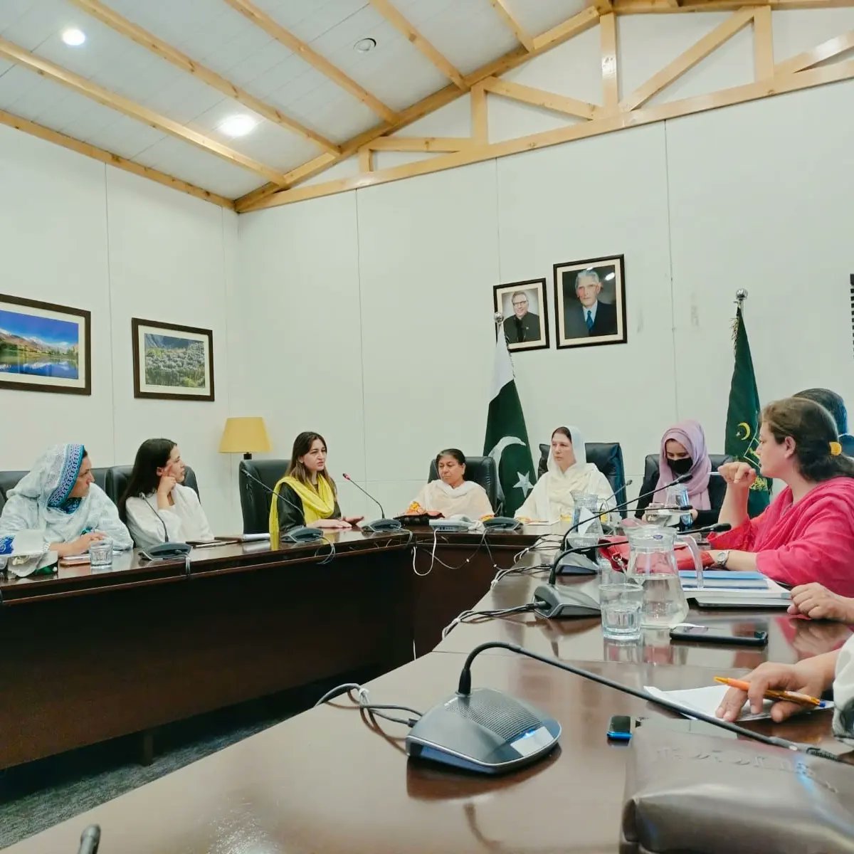 Chapter1Gilgit's tweet image. Co-founders of Chapter One @SaminaNadimKhan and @Shahane_Shah shared recommendations at #UNWomen 's consultative workshop on women-led businesses market survey, held at Soni Jawari Center for Public Policy, Gilgit. #Entrepreneurship
#GilgitBaltistan #chapterone