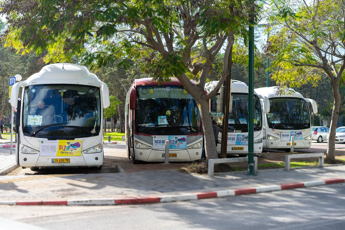 התחבורה בשבת ממשיכה להתרחב!
לפני ארבע שנים יצא לדרך השת"פ של "נוע תנוע - תחבורה בשבת" ועיריית רמת גן - מערך הסבבוס. עם 42 נסיעות בסופ"ש. והיום הוא מתרחב מ-180 ל-220 נסיעות. כל סופ"ש. בשבועות האחרונים האוטובוסים היו מלאים עם כ-7500 נוסעים בסופש. בעיר של 160,000 תושבים. מטורף.
1/15