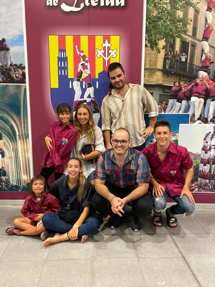 CdLleida's tweet photo. Noves camises!
#PetjadaBordeus👣 #Castellers #Lleida #Ponent https://t.co/zW7pYuy4Ny
