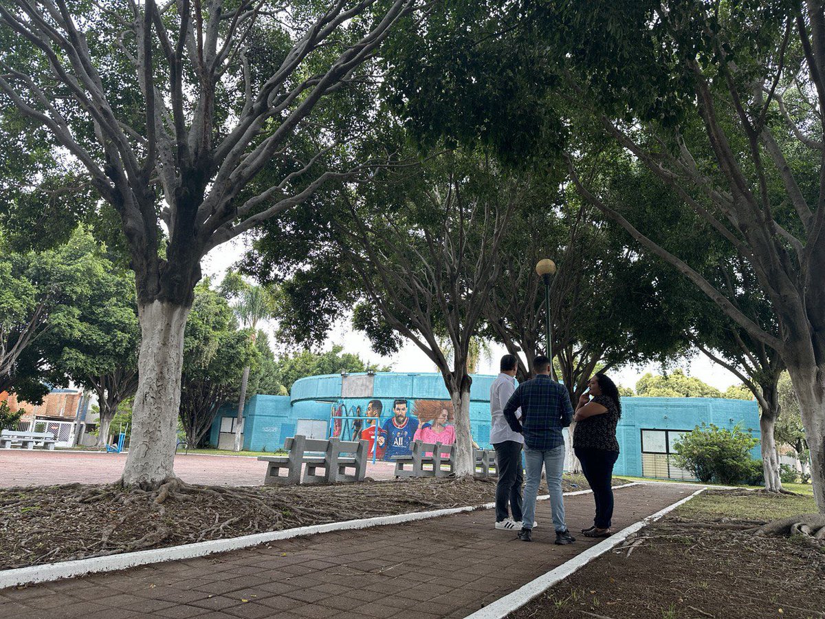 Importante reunión con la Presidenta de Colonos de Parque Real, Lucy Ramos: con estas actividades territoriales conocemos las demandas y vivencias cotidianas de la ciudadanía; así, podemos desarrollar una visión de liderazgo que esté al servicio de todas y todos en #Zapopan.