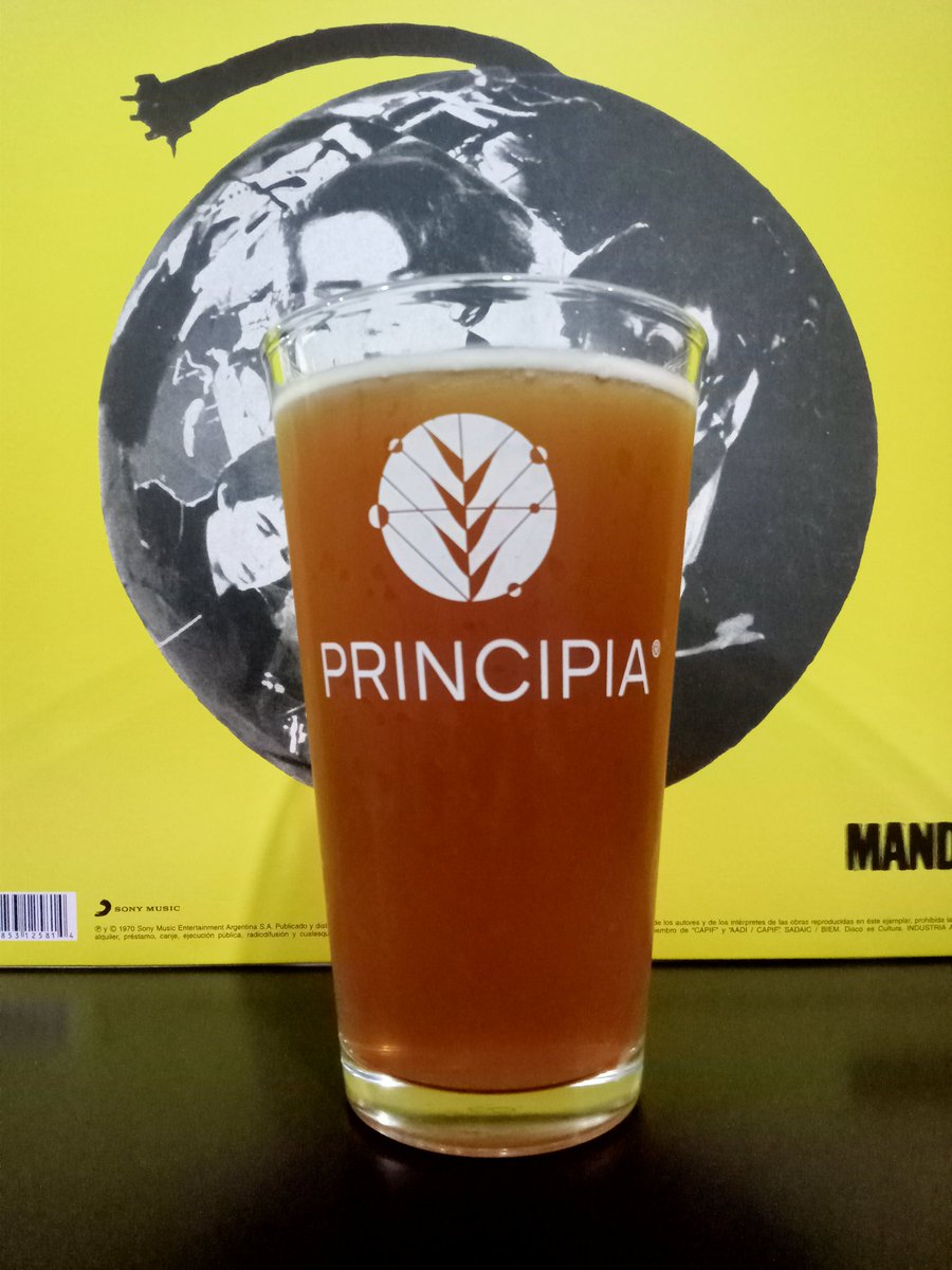 FCervisia's tweet photo. Sigue el #CebadaYVinyl con Saffire 1 de @PrincipiaCraft y #Cardera, Amber Lager espesa y tostada de 4.9%. Escuchando el debut de Manal 1970.
#Frigus #beer #craftbeer #cerveza #beerme #BrothelHB #vinylcollection #vinylrecords #beerlover #beertime #drinkbeer #artesanal #viernes https://t.co/PT0VPfdLus