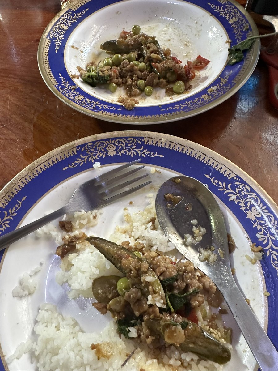 Dr.Adisorn Piengkes (@slide2495p) on Twitter photo ไม่ได้กินหมูกระทะ
แต่ทำกระเพราหมูใส่มะเขือ
ทำเองกินเองไม่คลุมเครือ
ไม่มีงบหนุนจุนเจือ..ควักจ่ายเอง …จริง จริ๊ง…!!!!!
ผัดกระเพราหมูสับ ใส่มะเขือ และหมากแข้ง(มะเขือพวง)…งบประมาณตัวเอง ไม่เกี่ยวสภาผู้แทนราษฎร …
อดิศร เพียงเกษ 
19 สิงหาคม 2566 ไม่ได้กินหมูกระทะ
แต่ทำกระเพราหมูใส่มะเขือ
ทำเองกินเองไม่คลุมเครือ
ไม่มีงบหนุนจุนเจือ..ควักจ่ายเอง …จริง จริ๊ง…!!!!!
ผัดกระเพราหมูสับ ใส่มะเขือ และหมากแข้ง(มะเขือพวง)…งบประมาณตัวเอง ไม่เกี่ยวสภาผู้แทนราษฎร …
อดิศร เพียงเกษ 
19 สิงหาคม 2566