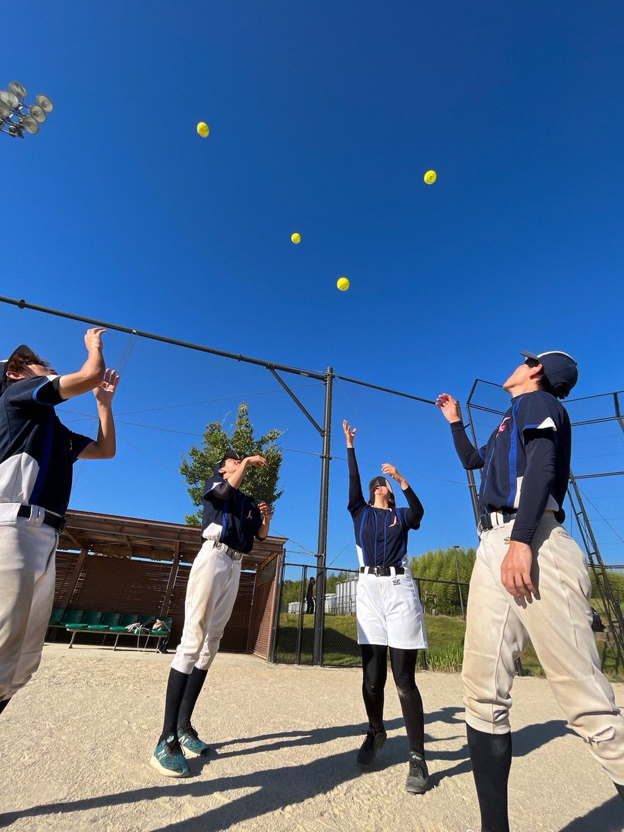 jichi_softball's tweet photo. 5年ぶりに開催された大会で、多くの部員にとっては初めての対外試合＆公式戦でした‼️
主幹として運営してくださった滋賀医科大学さま、本当にありがとうございました🙇‍♂️
このチームとしての初勝利を挙げることができ、6年生の勇姿を見届けることができて最高の2日間となりました🥰 https://t.co/tzkCb5EGER