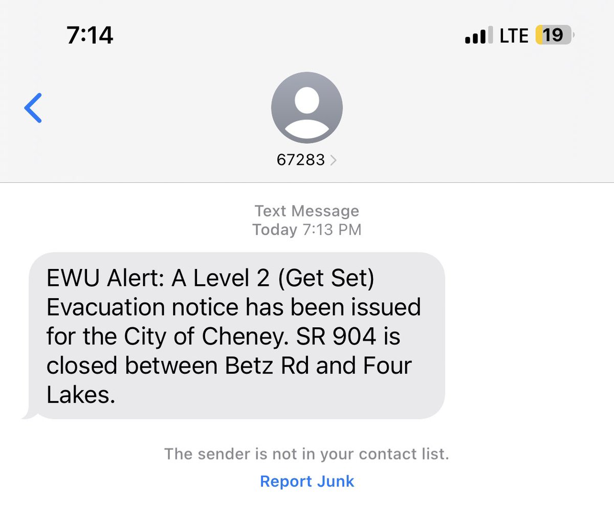 BREAKING - @EWU alerting students and staff of level 2 get set  evacuations due to #GrayFire 

Cheney HS is where the evacuation center is located. STS busses heading to  the school as winds tonight are expected to be gusty.
#wawildfire