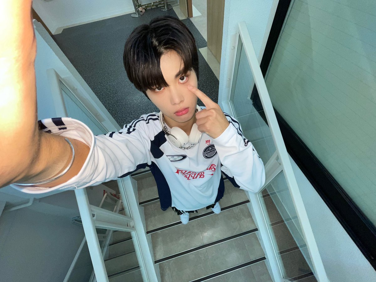 WUZO_BLITZERS's tweet photo. [📷][#JUHAN_RAID]

저 세상 셀카 등장✌️ 

#블리처스 #BLITZERS #주한 #JUHAN https://t.co/6CZgaFQsaI