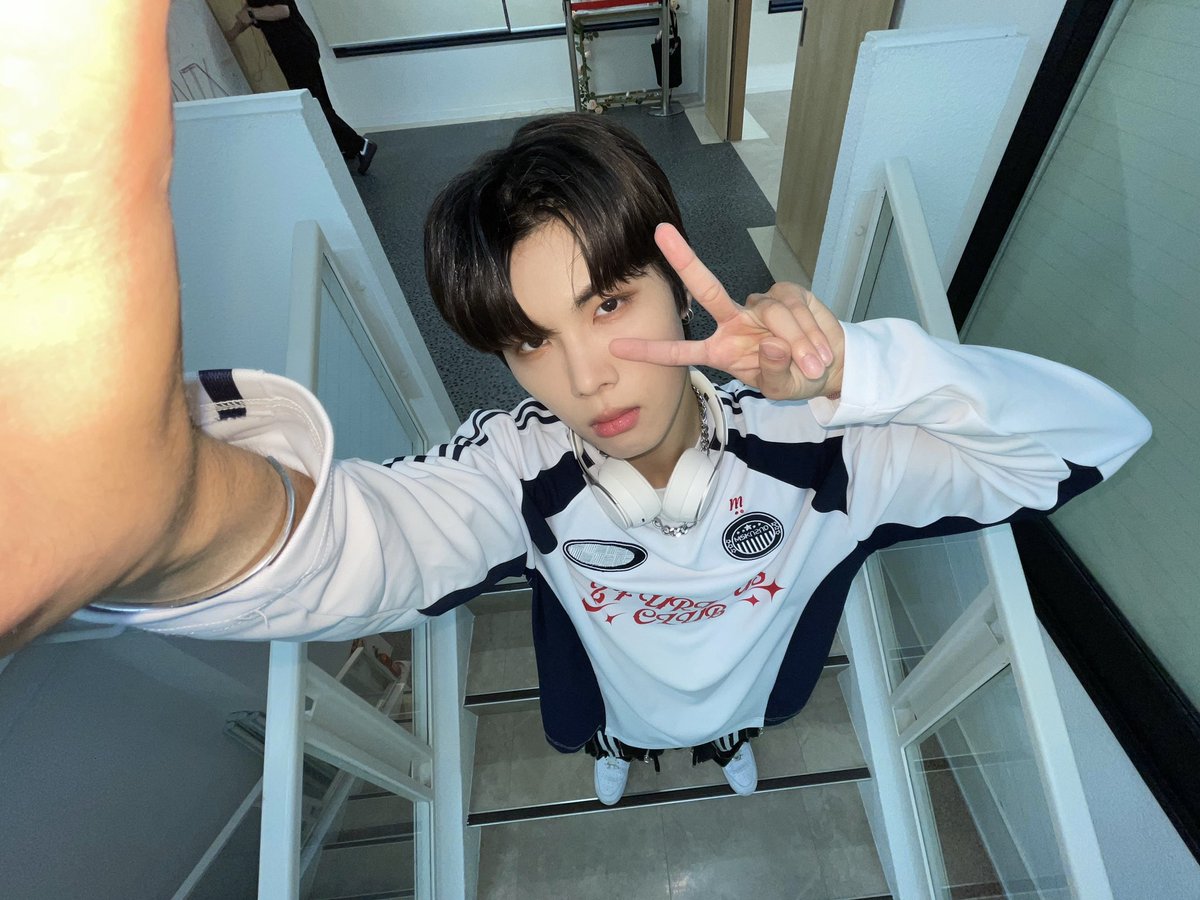 WUZO_BLITZERS's tweet photo. [📷][#JUHAN_RAID]

저 세상 셀카 등장✌️ 

#블리처스 #BLITZERS #주한 #JUHAN https://t.co/6CZgaFQsaI