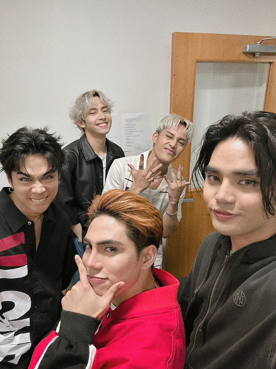 SB19Official's tweet photo. What’s up, VanCity!
Soundcheck, done. See y’all later! 💙
We’ll definitely have lots of fun!

#SB19PAGTATAG #SB19
#PAGTATAGWorldTour  #PAGTATAGWorldTourVancouver https://t.co/Mqe3CxngQN