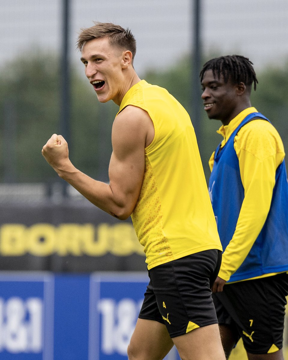 BlackYellow_AR's tweet photo. عندما تعلم بأنّه لم يتبقى سوى ساعات قليلة على مباراتنا الأولى في الدوري هكذا ستكون ردة فعلك 👇😁 https://t.co/a9eWPELSdt