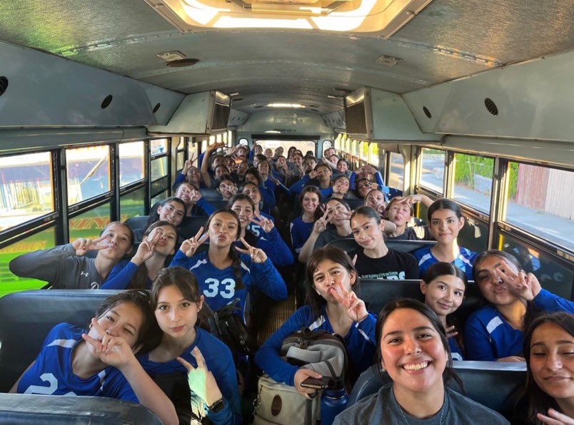 Great way to start off our season, all three levels sweep Montebello: Varsity 3-0, JV 2-0, Frosh 2-0 💙🏐💙

#bluepride
