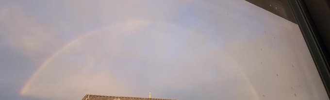 There is a sunset rainbow and lighting in Vegas right now. https://t.co/5X1y1uHGtt