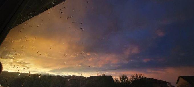 There is a sunset rainbow and lighting in Vegas right now. https://t.co/5X1y1uHGtt