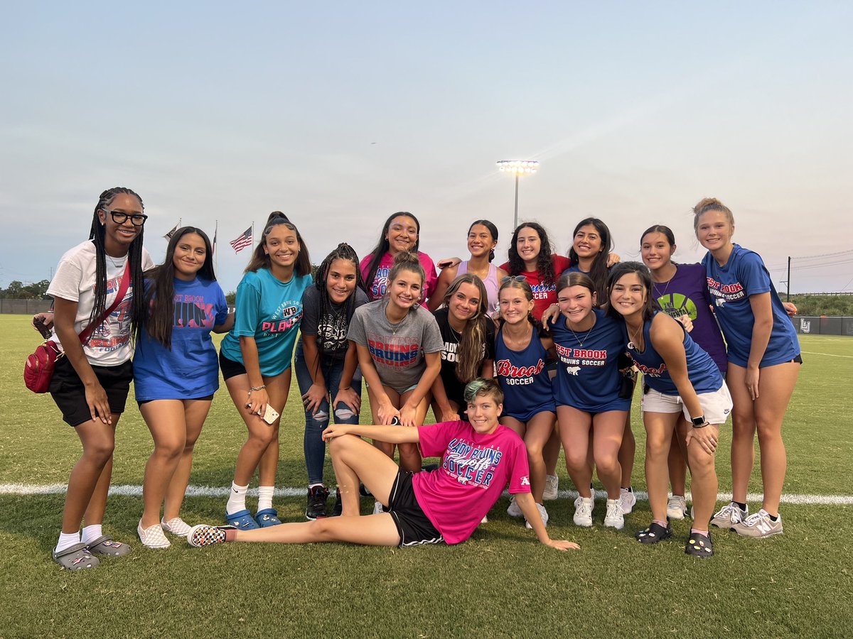 Such a great way to spend our Friday! We came to support ACU @ Lamar and watch alumni, Lili Ross, in action! She had some classic Lili saves and it was so fun to see her in action again! 

#BGOE 🐻⚽️