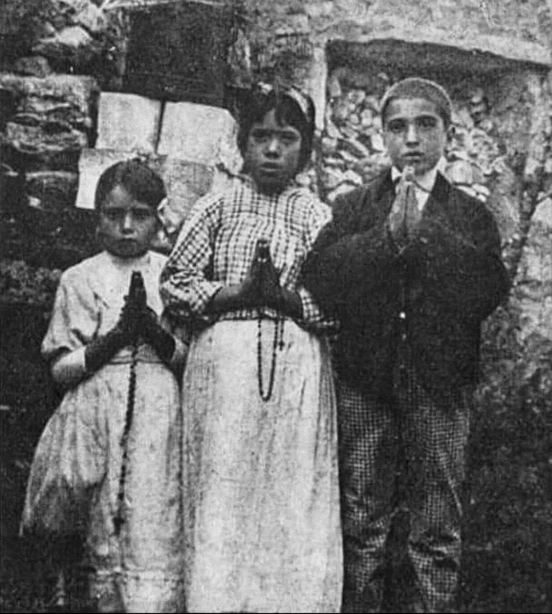 TempusFugit4016's tweet photo. "Pray, pray much, and sacrifice for sinners, for many souls go to hell because there is no one to sacrifice and pray for them." - Our Lady of Fatima, Fourth Apparition, August 19, 1917 https://t.co/rjTQ4UegGI