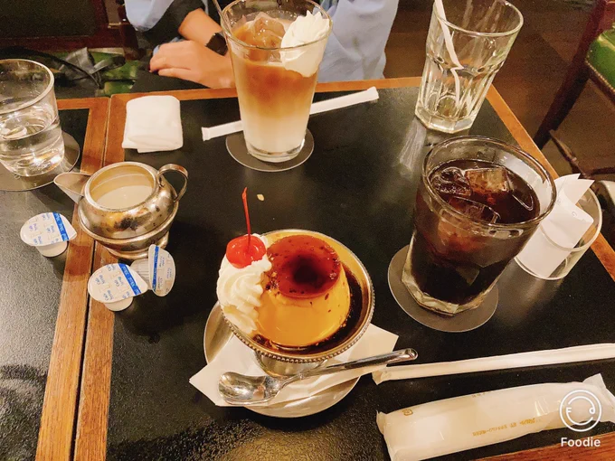 プリン食べる 