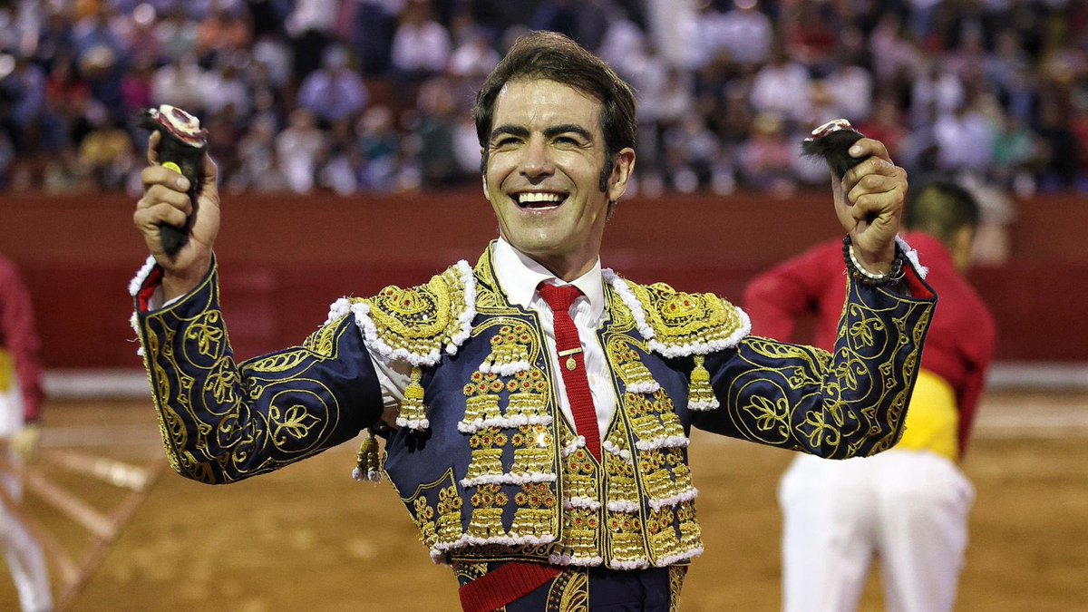 Dos orejas con el primero de mi lote en San Luis Potosí.

#MacíasEnSaLuisPotosí🇲🇽
#ArturoMacías #VivirEnTorero #LaPasiónLoEsTodo