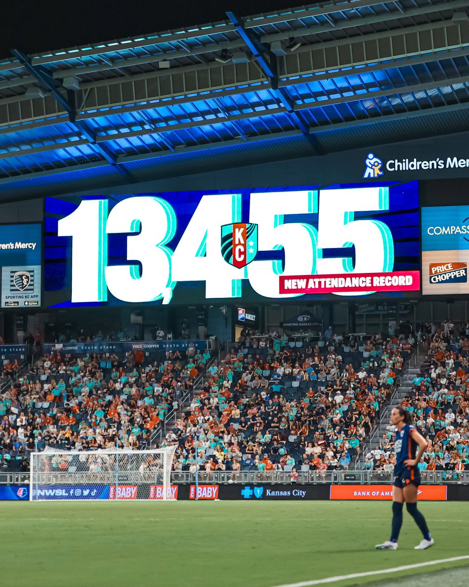 thekccurrent's tweet photo. LARGEST CROWD IN KC HISTORY 🙌

Thank you to all 1️⃣3️⃣,4️⃣5️⃣5️⃣ of you for the most electric atmosphere ⚡️

#KCBABY https://t.co/Oe96RbAlDh