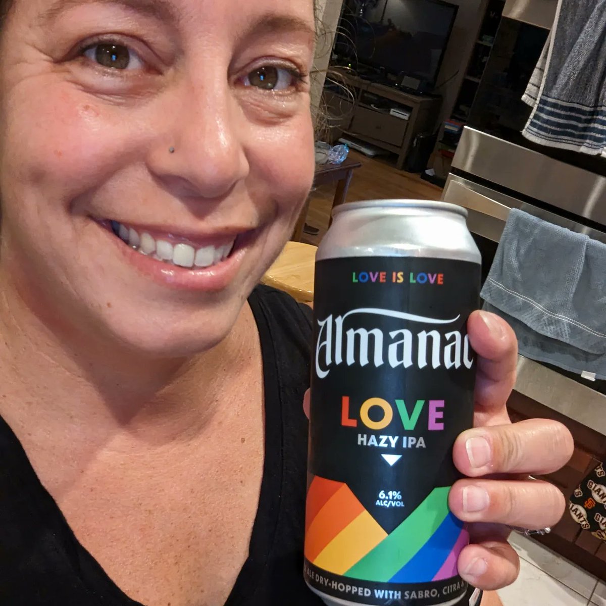 It's been a week!  Good, bad and everything in between!  Time to add some love into my beer!  Once again @almanacbeer did not disappoint!  Another good hazy IPA!

#beer #love #hazy #loveislove #almanac #week #yum #yummy #good #bad