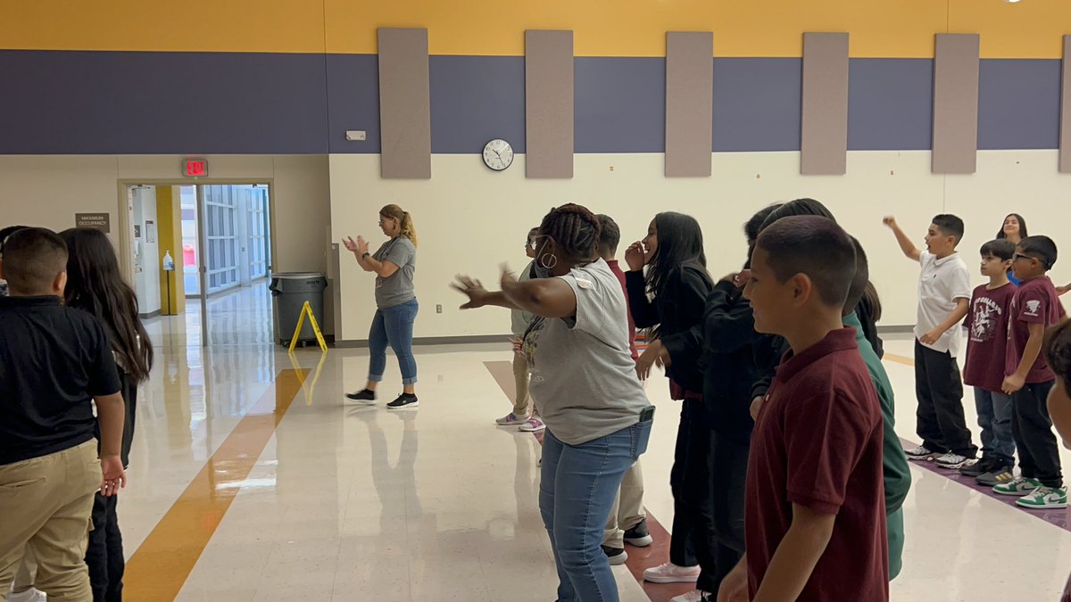 Jensaenz_17's tweet photo. House Sorting and team challenges for Family Fridays!!! Four houses but one family! #schooliscool #teamanimo @REHdz79 https://t.co/RKAGrlgr48