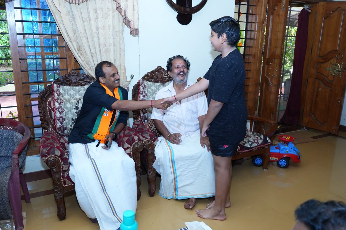 BjpKottayam's tweet photo. NDA സ്ഥാനാർഥി ശ്രീ ലിജിൻലാൽ മീനടം ഭഗവതി ക്ഷേത്രത്തിൽ നിന്നും ഇന്നത്തെ തിരഞ്ഞെടുപ്പ് പ്രചാരണം ആരംഭിച്ചു
#ModifiedPuthuppally https://t.co/svNNVnc0PJ