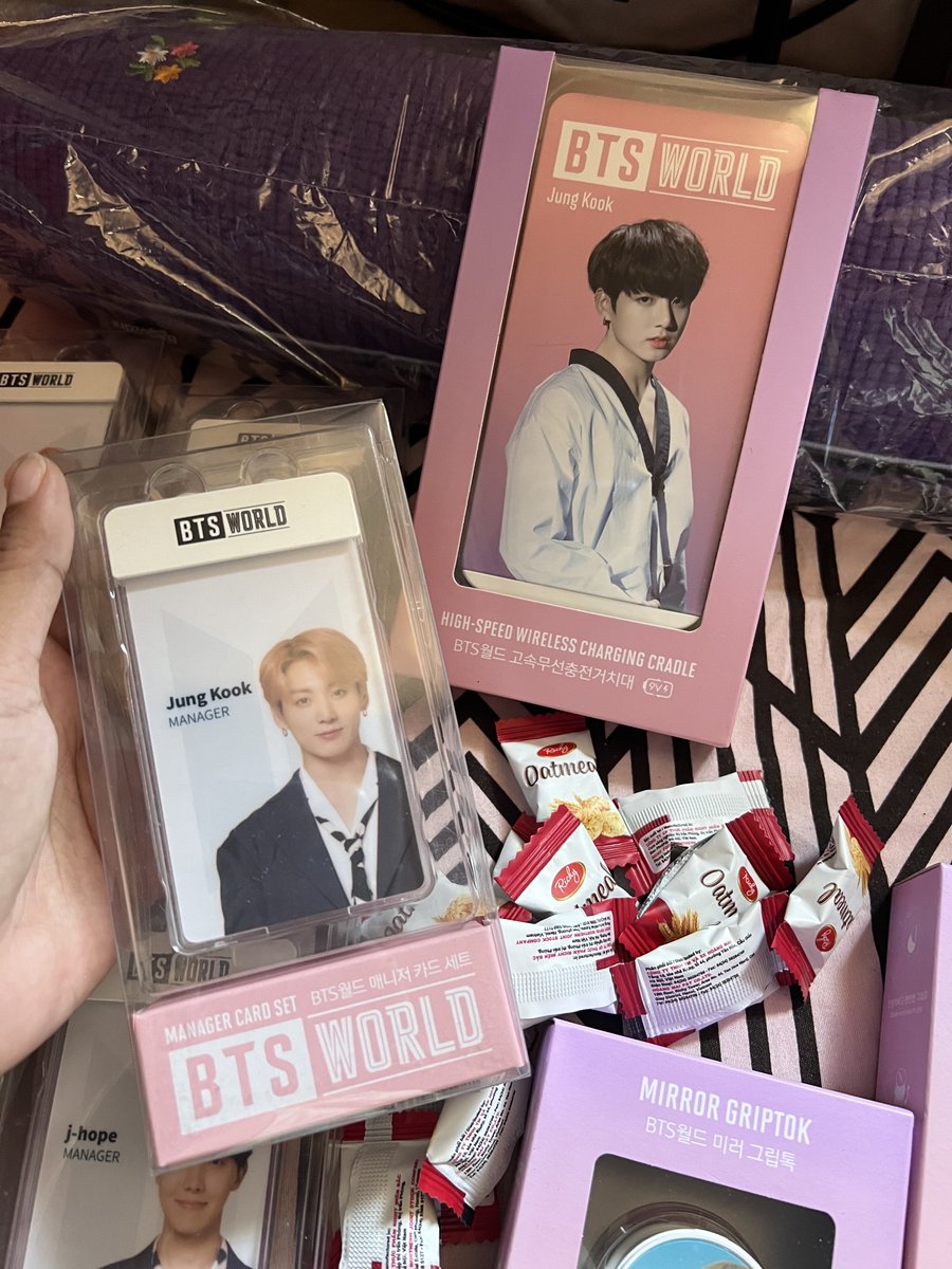 cooky_bie's tweet photo. Hayss budol na budol sa BTS World ๐
Complete po talaga yan, kaya lang nauna na kasi ung maknae sa ibang shop ๐โ๏ธ
Syempre, ta-try naten ung JK pillow in purple. Ung isang color, ahmm soon ๐คญ
Thank you @cielksph , very accommodating seller din ๐
#CKSFBACKS https://t.co/F2UvBHQTDH