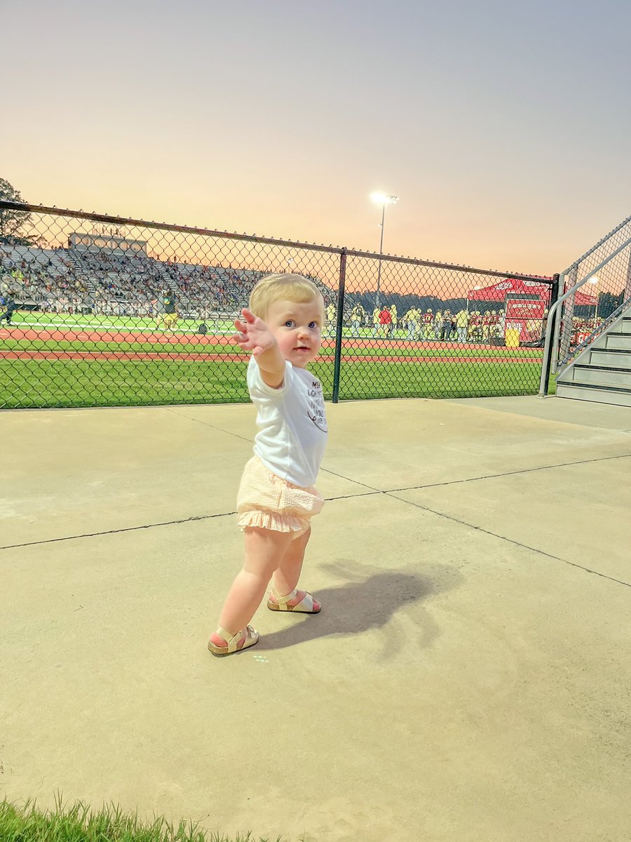 MarleighBrazell's tweet photo. First Friday under the lights!✨
Go Warriors! ❤️🏈 https://t.co/YtVZHoa4k8