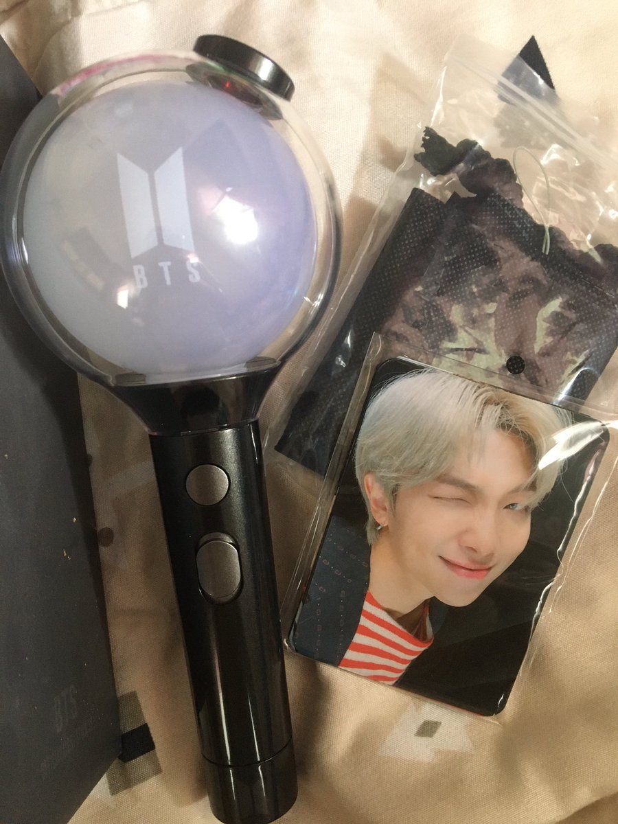 pamsbns's tweet photo. wts lfb bts ph

BTS OFFICIAL LIGHTSTICK
Map of the Soul Special Edition

— UNSEALED but never been used
— Complete inclusion 
— Payo or 3 days reservation

• dm if interested

wtb lfs bts motsse lightstick army bomb jin rm jhope suga taehyung jungkook jimin https://t.co/ExTuDmxOdy