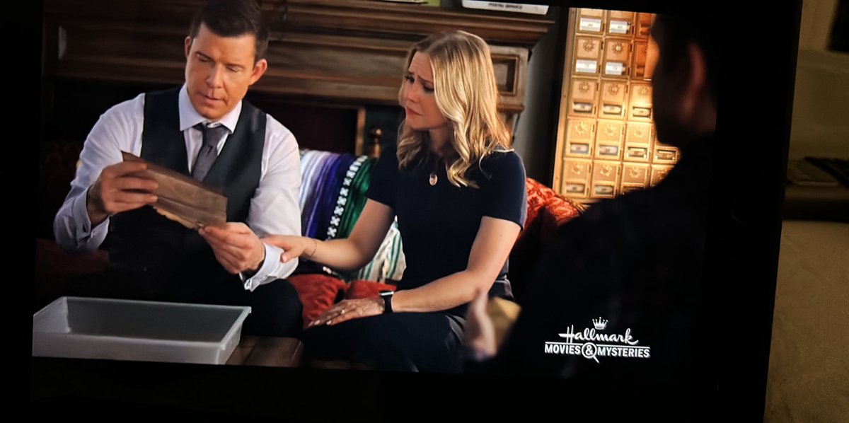 It’s the little moments that sometimes speak the most volumes ❤️❤️❤️ 

@hallmarkmovie @RandPope #POstables #RenewSSD #OpenTheDLO