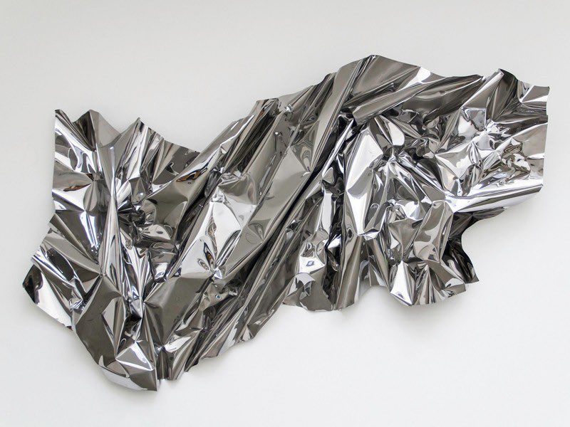 STOP baking in aluminum!

I cringe whenever I see someone wrap fish in foil and bake it in an oven. You have no idea what you’re doing. You’re leaching metal into your food!

The body is only able to detox SMALL amounts of aluminum. Consume too much and you’re increasing your