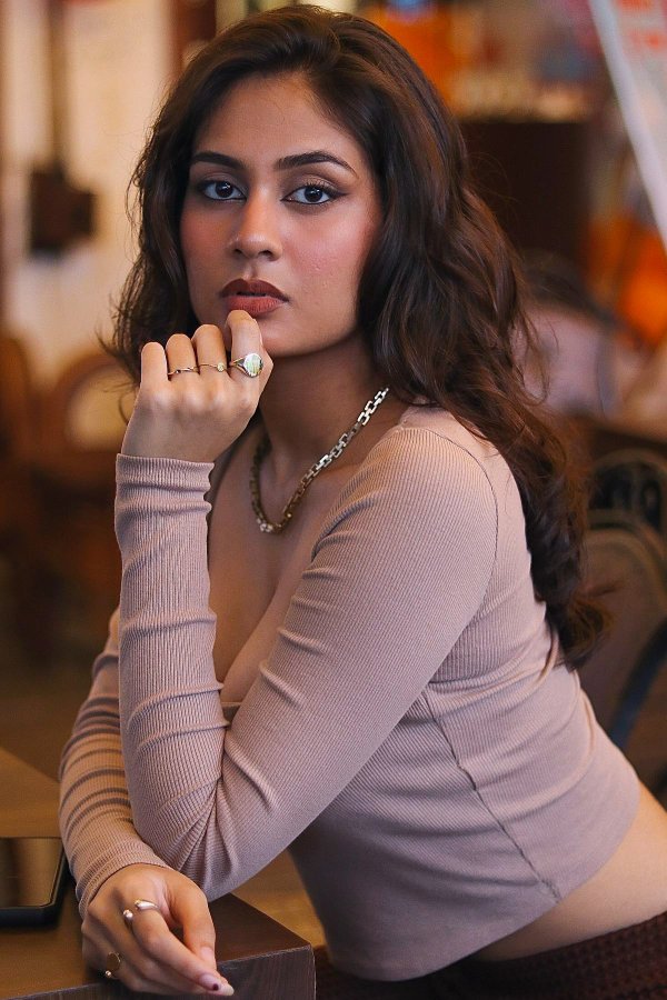 F33QNy5akAA2JSP?format=jpg&name=900x900