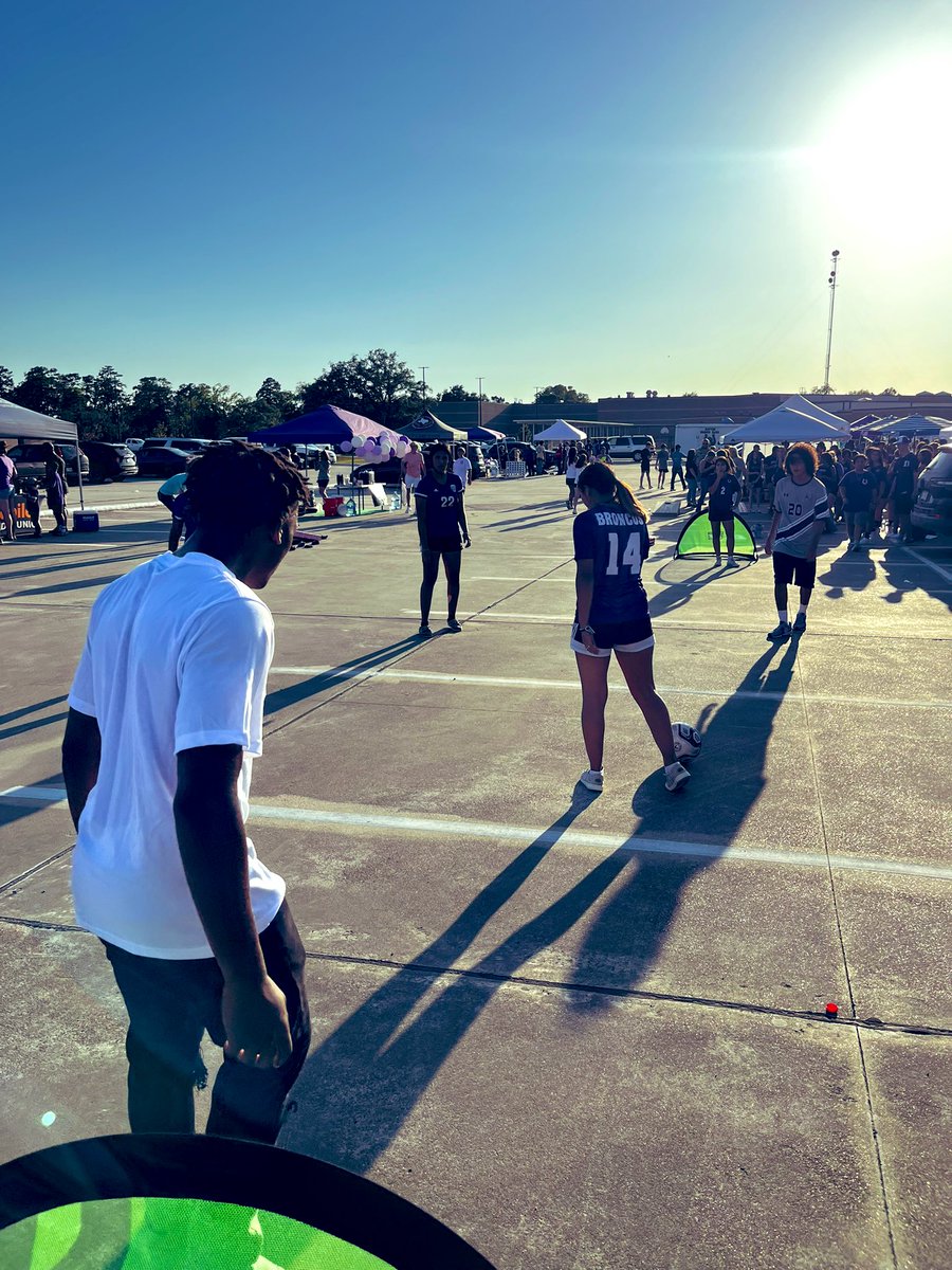 Dayton Soccer representing at the Community Tailgate! Everyone here is Proud to be a Bronco! Thank you to the Dayton All-Sports Booster Club for bringing this tradition back! #LOCKIN
@DHS_ladysoccer <a href="/daytonbroncos1/">DaytonBroncos1</a>