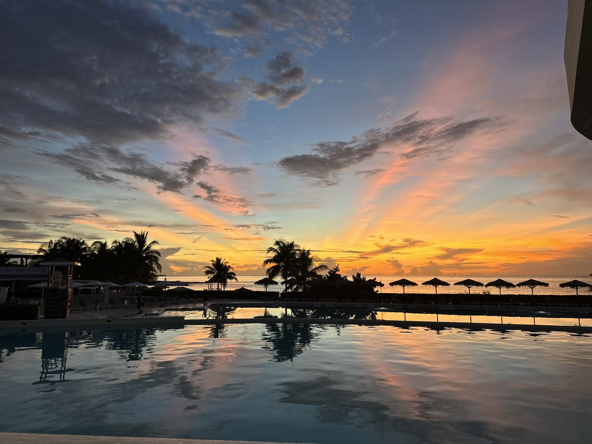 JamieSarmiento's tweet photo. Oh, sweet Jamaica - I adore you 💚💛 https://t.co/flo0vcI2dj