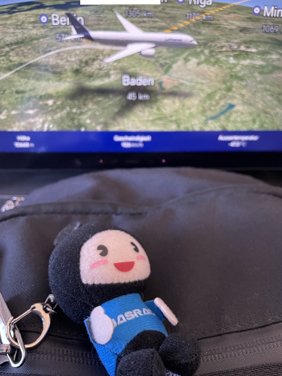 ALVDIGITAL's tweet photo. JASRA, das Maskottchen der „japanischen #GEMA" (#JASRAC), mit ALV auf dem Weg nach Seoul 🇰🇷 und Tokyo 🇯🇵. https://t.co/fiEbT2h5ek