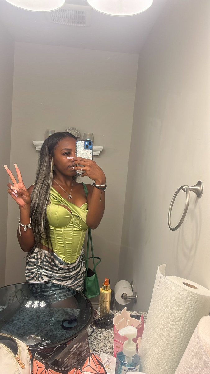 holly 🫶🏾 tweet media