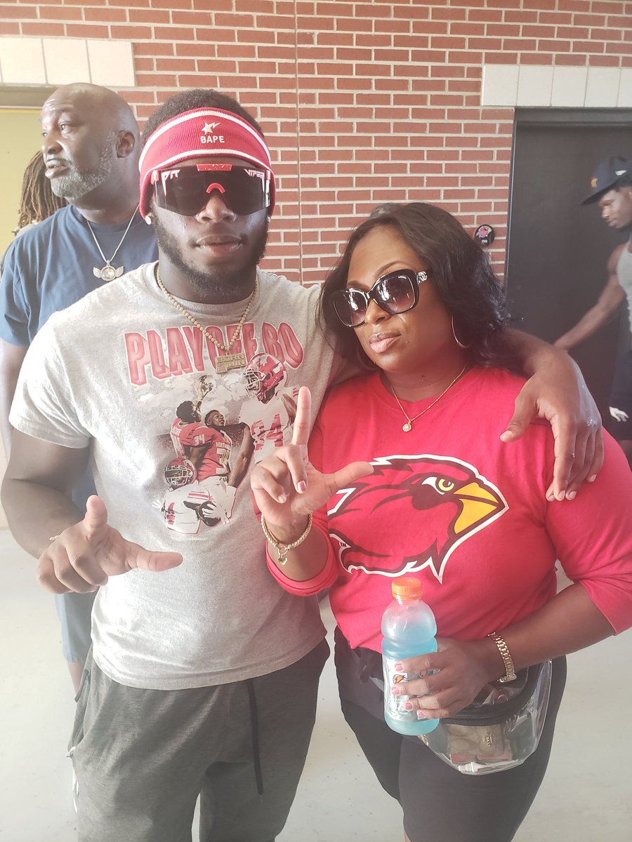 Shaadjohnson34's tweet photo. Red&White Fan Fest #rjknows #babybojackson #ChooChoo #BoomTownBoys #BO4BEAUMONT #RUNBMT #BoomTownBo #lamaruniversity #princeofnil @PitViperShades #Godsplan #Cardinalfever https://t.co/O7m4Bhzb3N