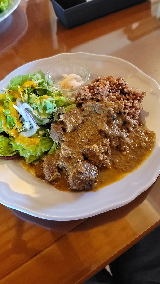 kago_toshi's tweet photo. 溶けるほど暑い比布町。
お盆過ぎても夏はまだ終わらない…
お昼は #calmisscafe さんでランチ。
#比布 #北海道 #こだわり https://t.co/MKWlT8Mb3d